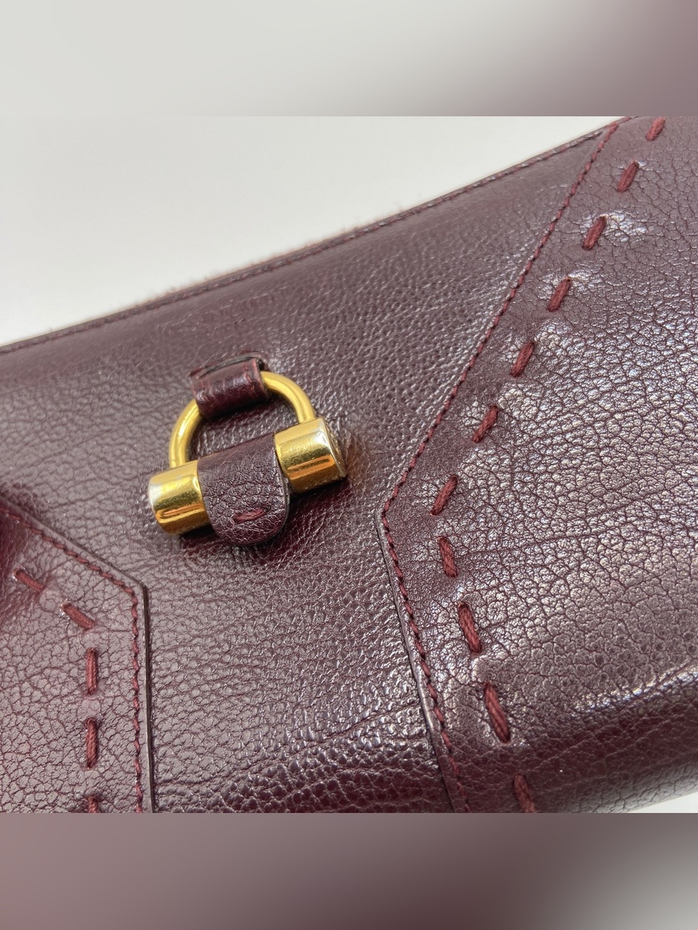 Yves Saint Laurent Muse round zipper wallet in burgundy leather - Picture 2 of 12